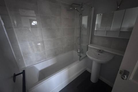 1 bedroom ground floor flat for sale, Guildford Road, LIGHTWATER