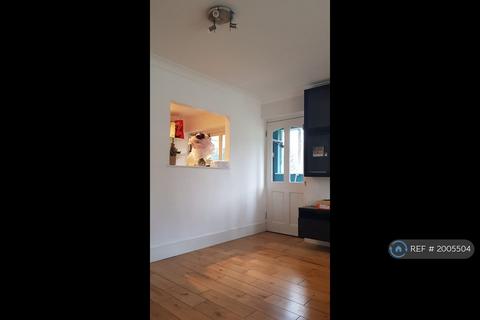 2 bedroom flat to rent, Dents Road, London, SW11