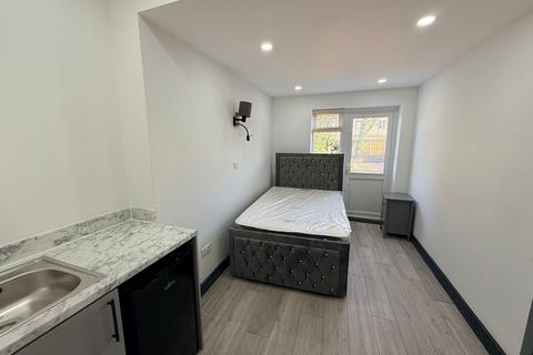 1 bedroom in a house share to rent - Room 3, Glenhurst Road, Southend-on-Sea, SS2