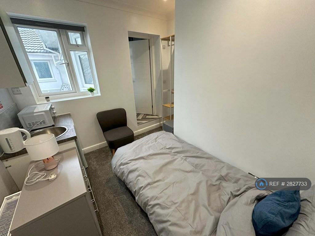 Bedroom With Ensuite And Kitchenette