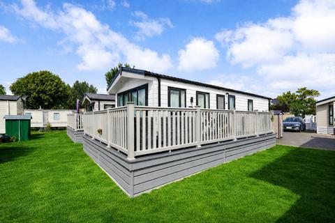 2 bedroom park home for sale - Sea End Caravan Park, Burnham-On-Crouch, Essex, CM0