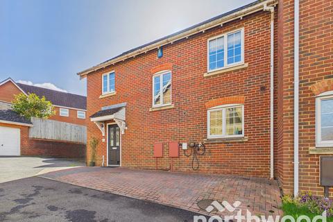 3 bedroom end of terrace house for sale, Imperial Way, Singleton, Ashford, TN23