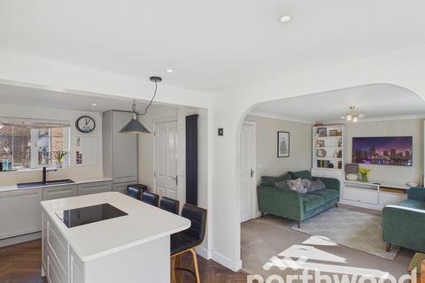 3 bedroom end of terrace house for sale, Imperial Way, Singleton, Ashford, TN23