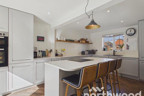 3 bedroom end of terrace house for sale, Imperial Way, Singleton, Ashford, TN23
