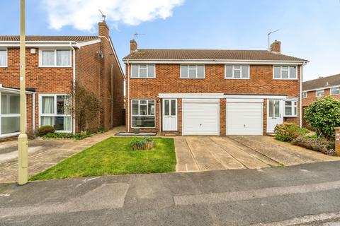 3 bedroom semi-detached house for sale - Studley Avenue, Holbury, Southampton, Hampshire, SO45