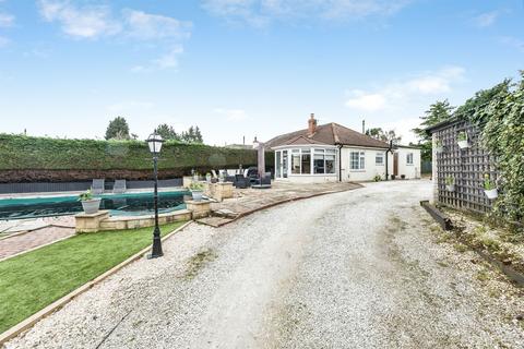 3 bedroom detached bungalow for sale - The Bungalows, Hensall, Goole