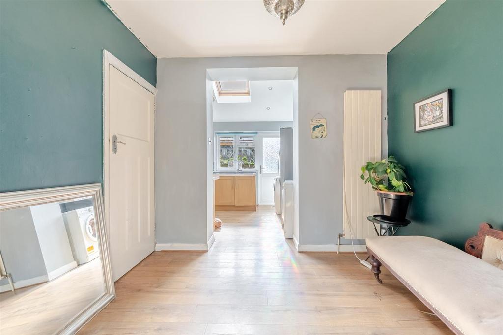 31 Horsecastle Farm Road 4.jpg