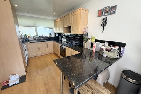 1 bedroom apartment to rent, Eden Park Avenue, Beckenham