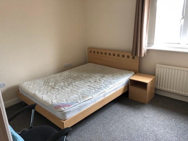 11 Mack - Bed 2.jpg