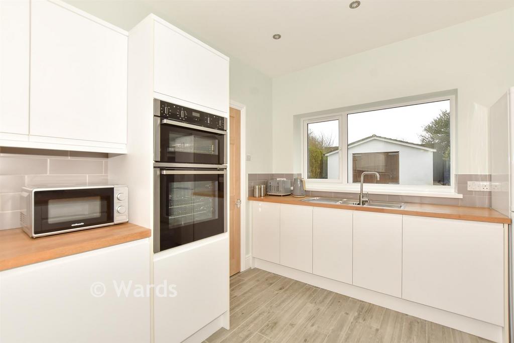Kitchen/ Breakfast Area