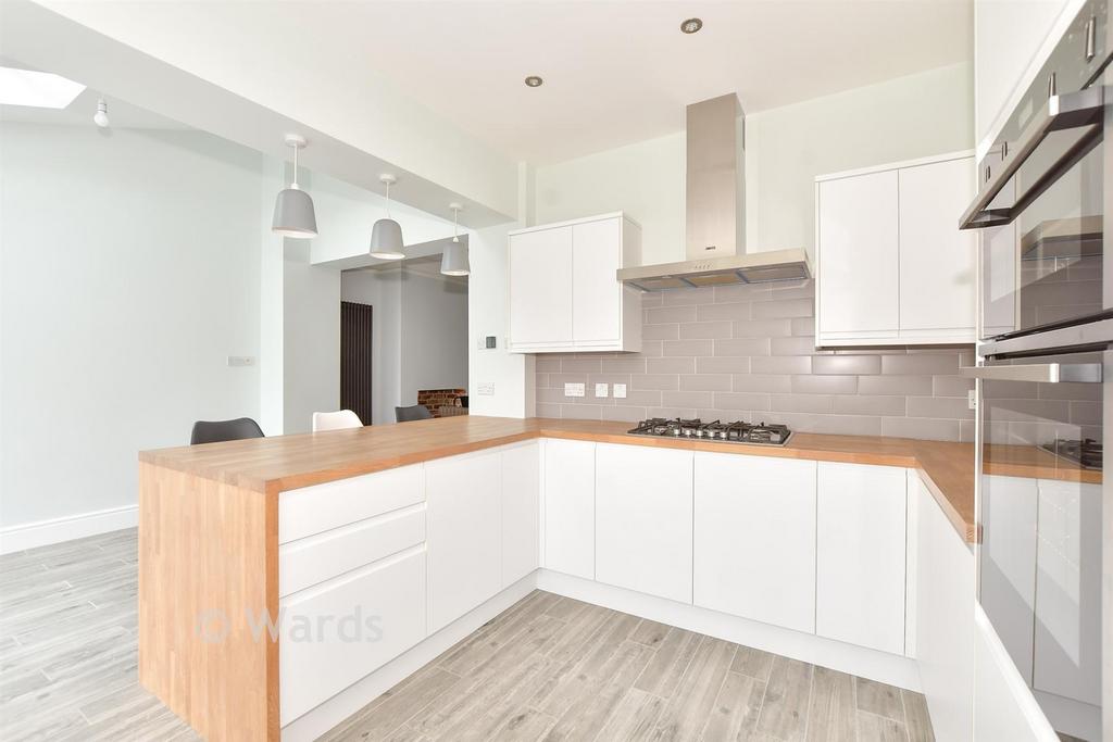 Kitchen/ Breakfast Area