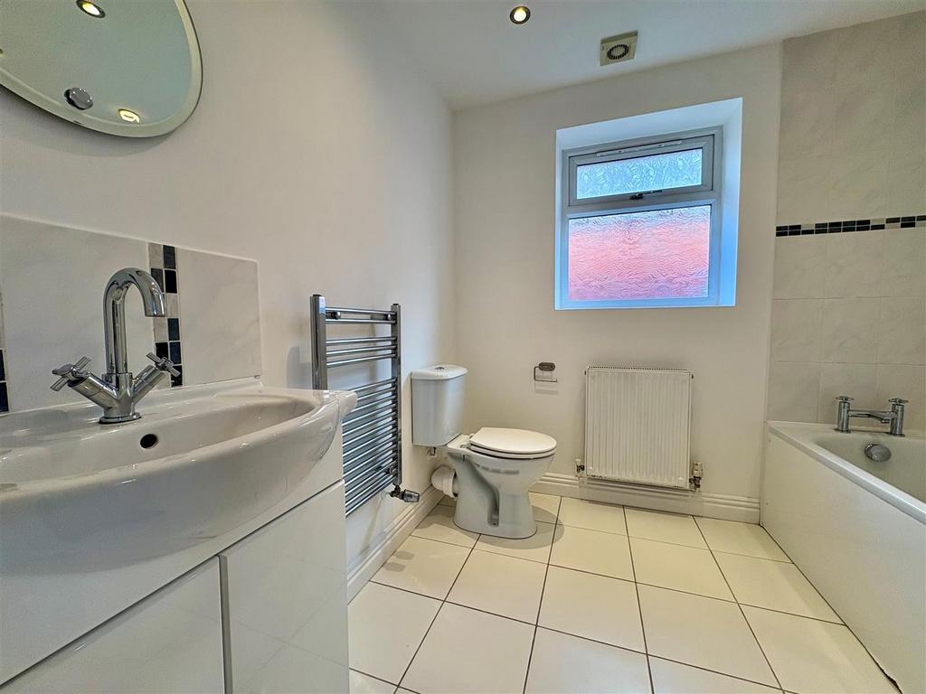 6 bathroom 2.jpg