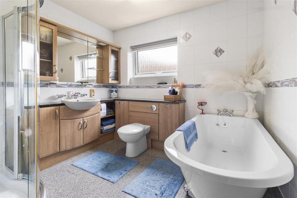 En-Suite to Bedroom 1