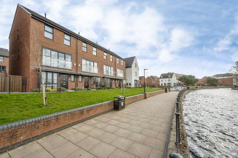4 bedroom townhouse for sale - Lapwing Close, Lakeside, Doncaster