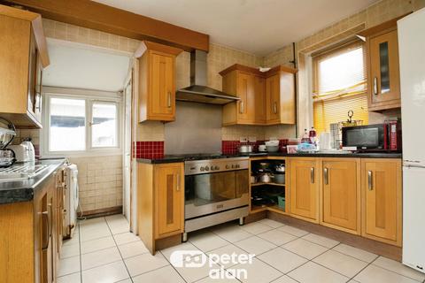 6 bedroom end of terrace house for sale, Mackintosh Place, Cardiff