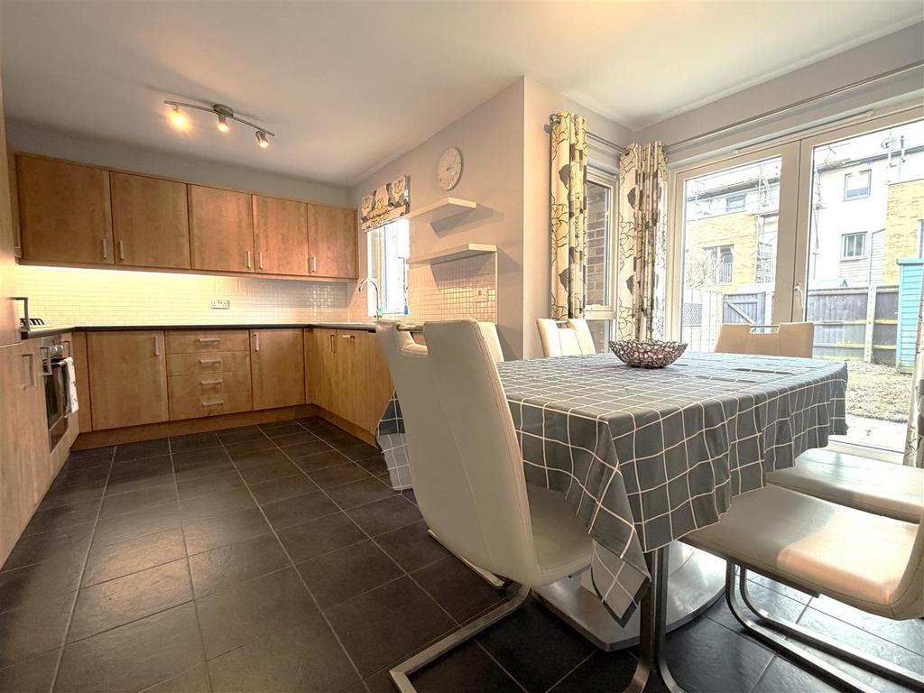 Kitchen 2.JPG