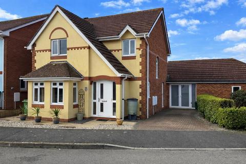 4 bedroom detached house for sale, Armada Way, Bideford EX39