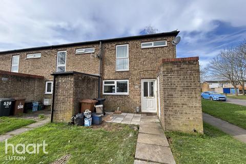 3 bedroom end of terrace house to rent - Ripon Road, Stevenage