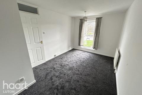 3 bedroom end of terrace house to rent, Ripon Road, Stevenage