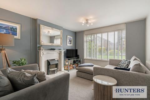 4 bedroom detached house for sale, Fieldhead Drive, Guiseley, Leeds