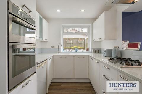 4 bedroom detached house for sale, Fieldhead Drive, Guiseley, Leeds