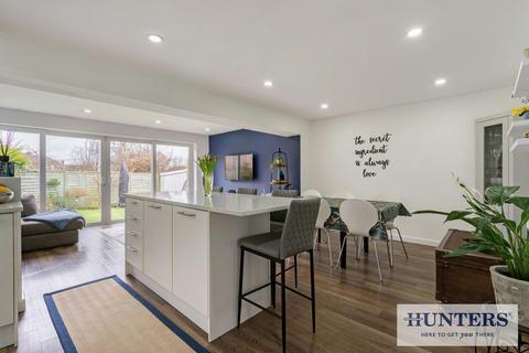 4 bedroom detached house for sale, Fieldhead Drive, Guiseley, Leeds