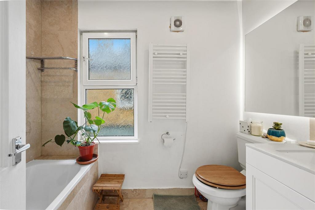 Flat 2, 87 Alexandra Road-12.jpg