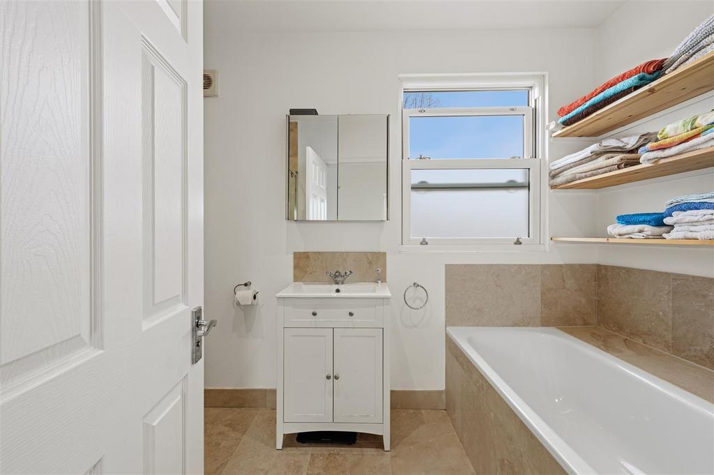 Flat 2, 87 Alexandra Road-19.jpg