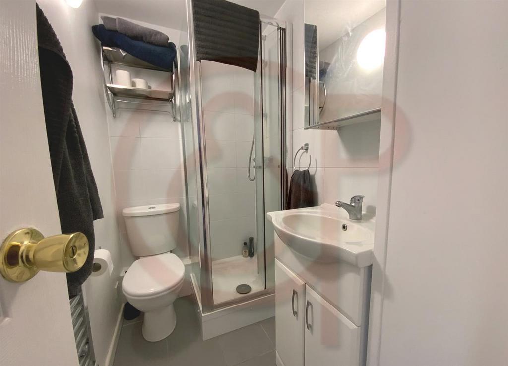 2nd bathroom.jpg