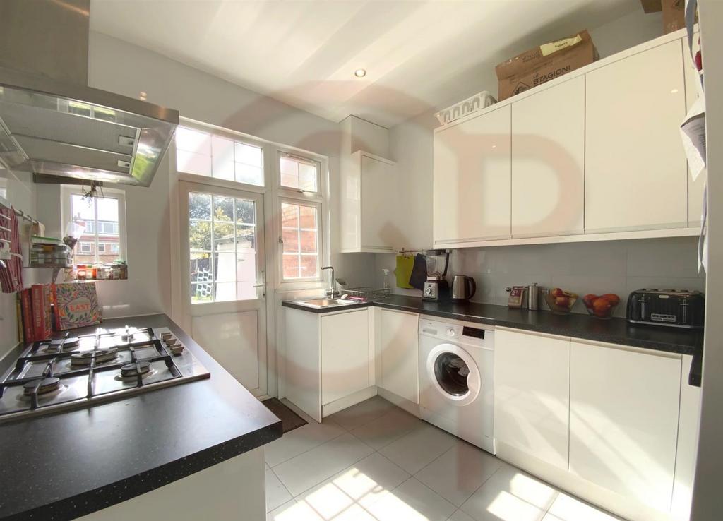 Kitchen 1.jpg