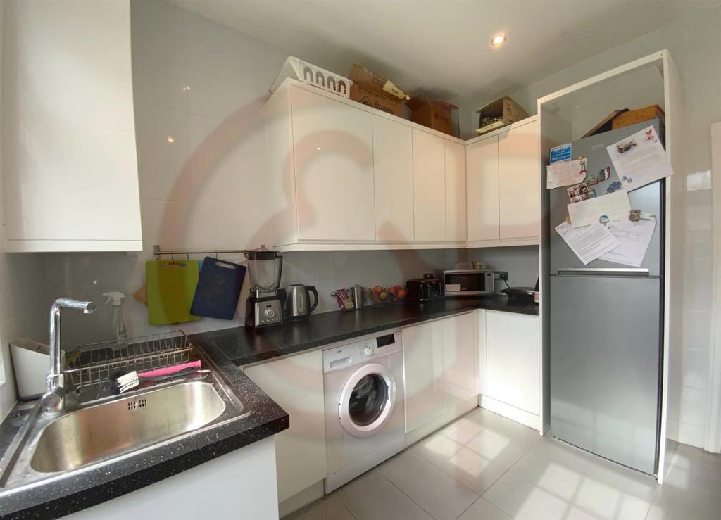 Kitchen 2.jpg