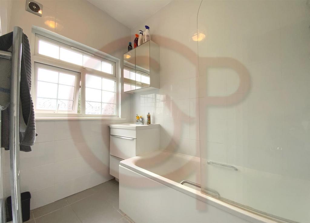 1st bathroom.jpg