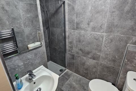 undefined, Mount Avenue, Southall, UB1