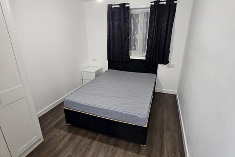 undefined, Mount Avenue, Southall, UB1
