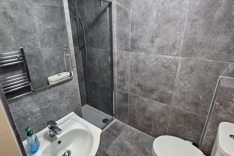 undefined, Mount Avenue, Southall, UB1