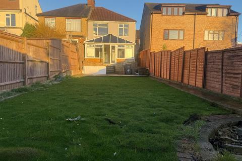 5 bedroom detached house to rent - Talbot Road, Luton LU2