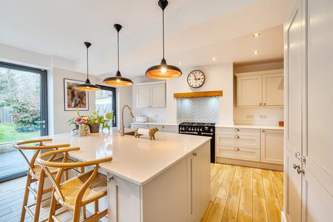 undefined, Kingfield Road, Woking GU22