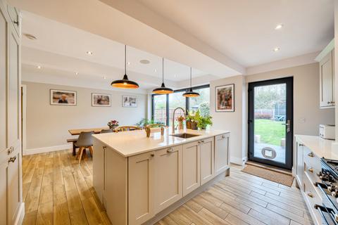 undefined, Kingfield Road, Woking GU22