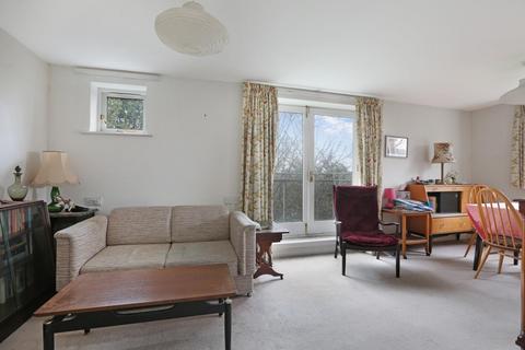 undefined, Macmillan Way, London