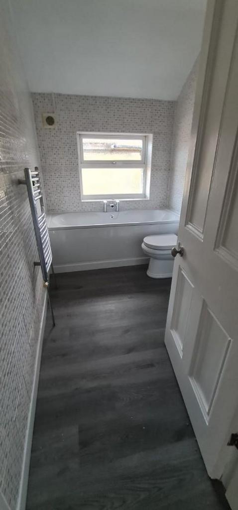 Bathroom 2.jpg
