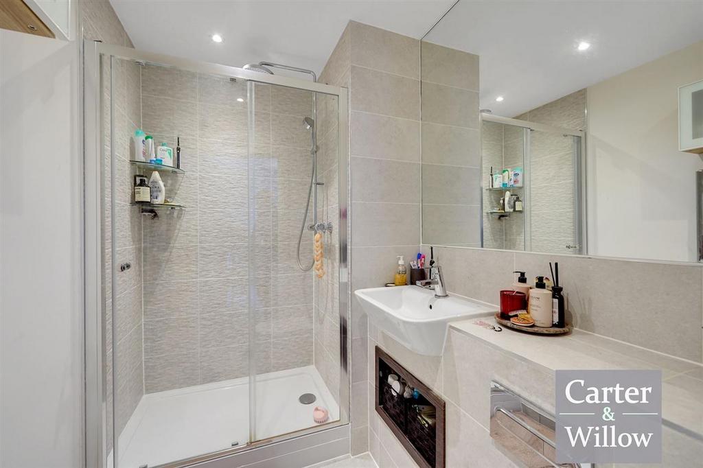 En suite shower