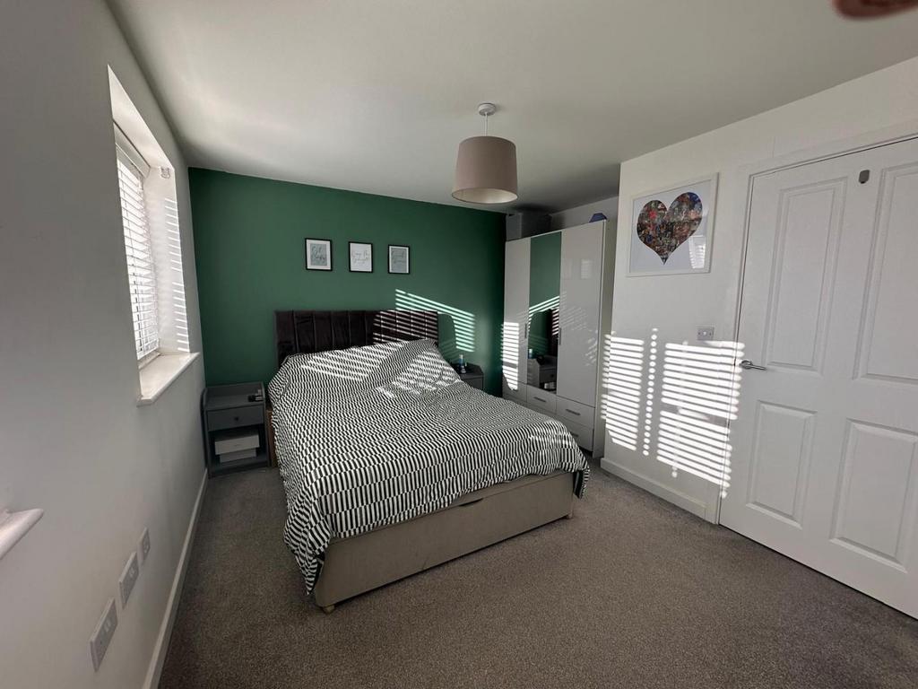 27 Yates Bed 1.jpg