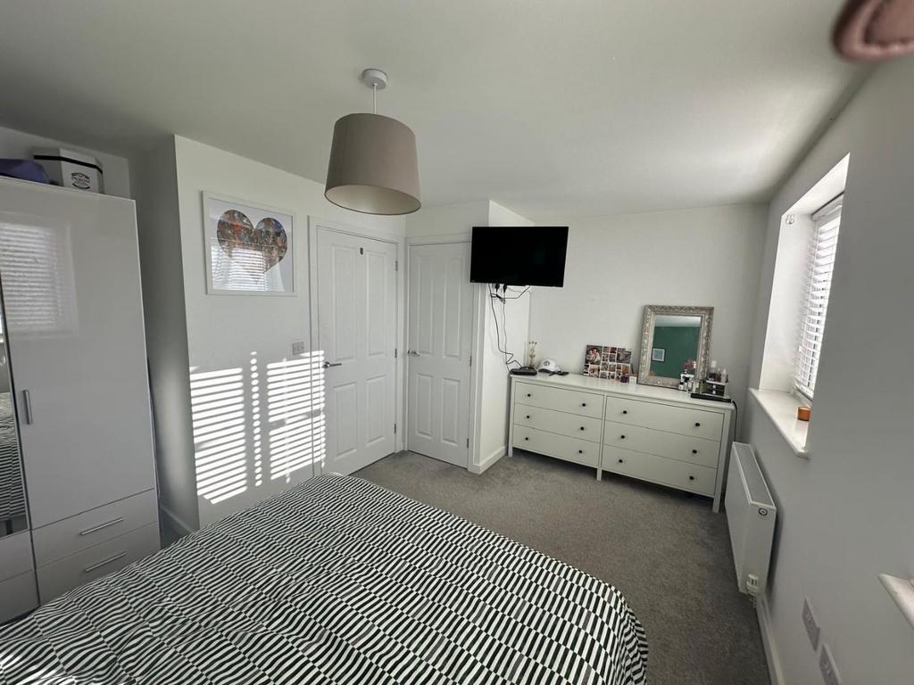 27 Yates Bed 1a.jpg