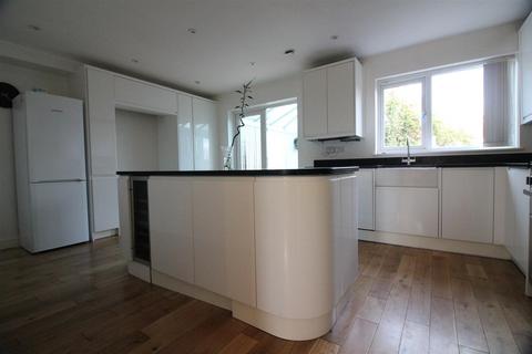3 bedroom house to rent, Petts Hill, Northolt
