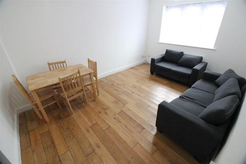 2 bedroom flat to rent, Perry Close, Uxbridge