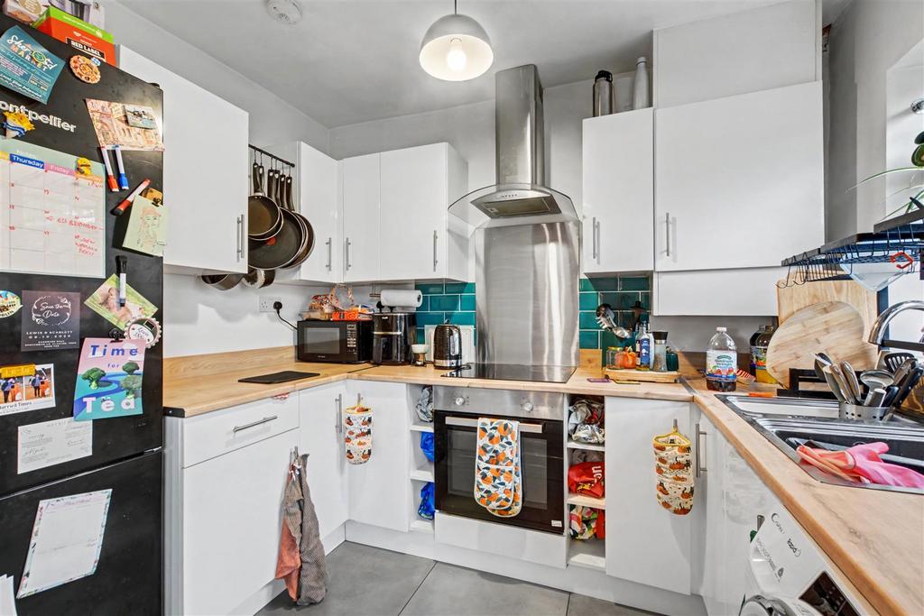 Kitchen 2.jpeg