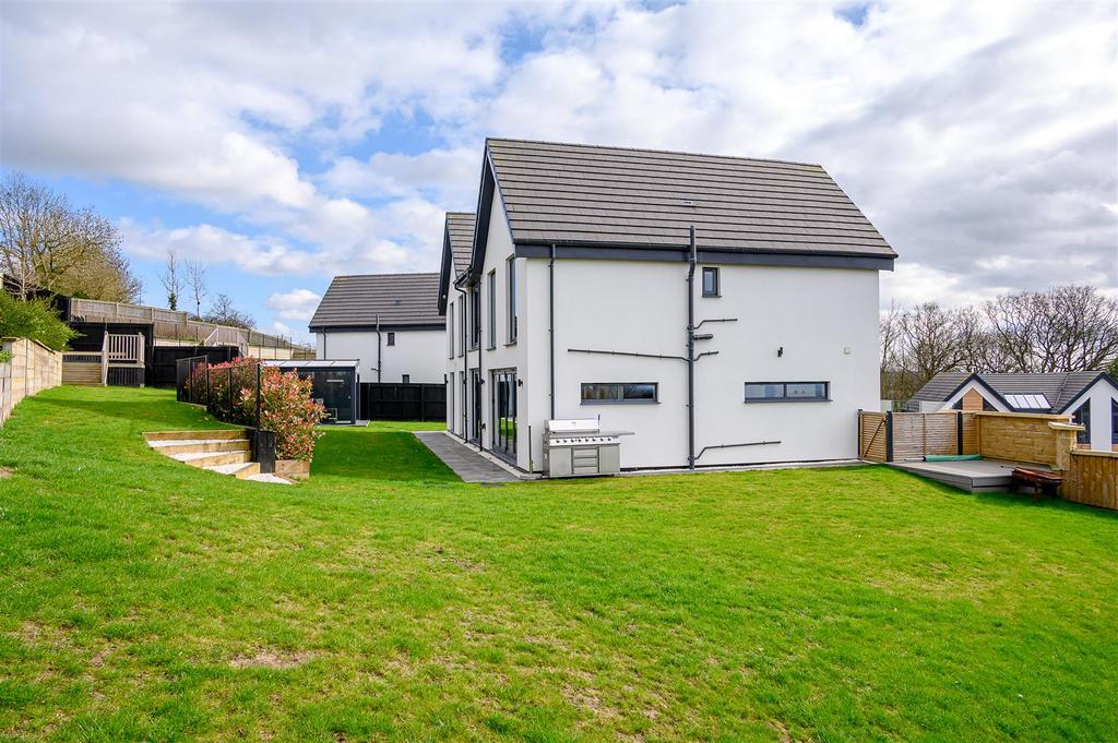 Side / Rear Garden