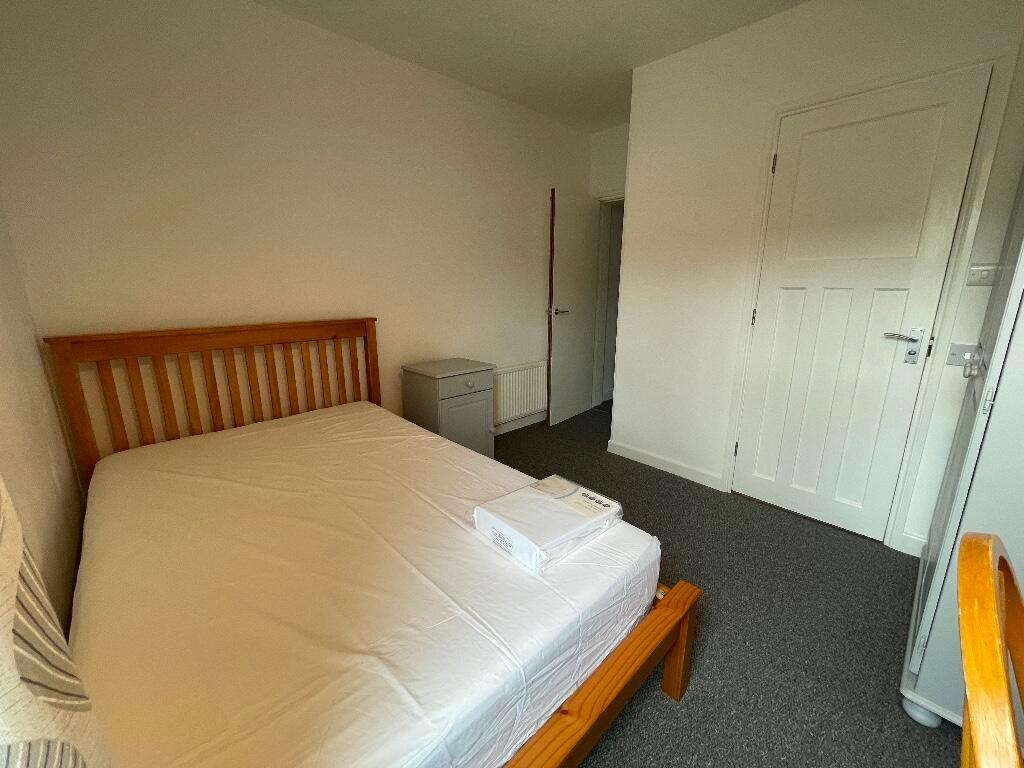 Bright, simply furnished double bedroom with a ...