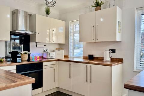 4 bedroom end of terrace house for sale, Vandyke Road, Leighton Buzzard LU7