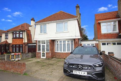 4 bedroom detached house for sale - Holland Road, Clacton on Sea, CO15
